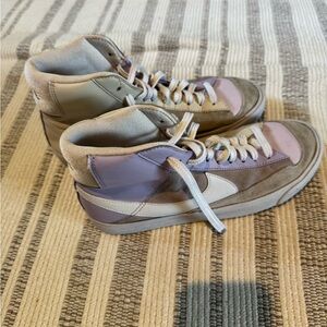 Nike youth High-Top Sneakers in Lavender and Taupe